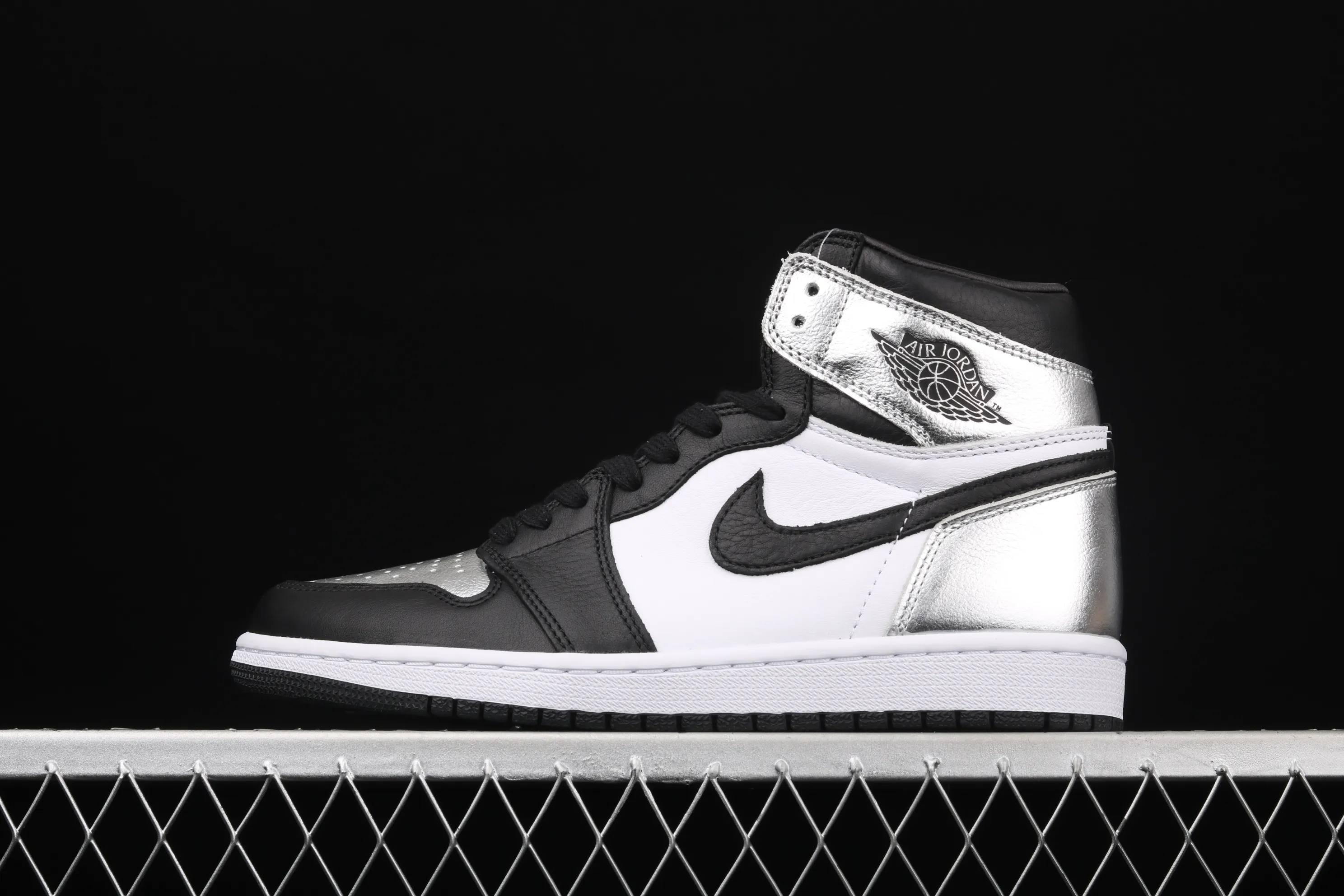 All categories Air Jordan Jordan series basketball shoes Air Jordan 1 High Air Jordan 1 High OG Wmns "Silver Toe" AJ1 Joe 1 metallic black silver silver toe CD0461-001